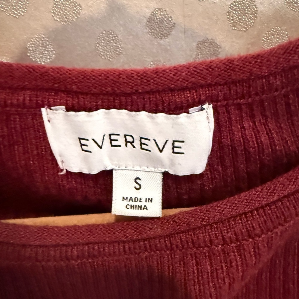 Evereve Anna Burgundy Keyhole Cut-Out Long Sleeve Top - Picture 3 of 4